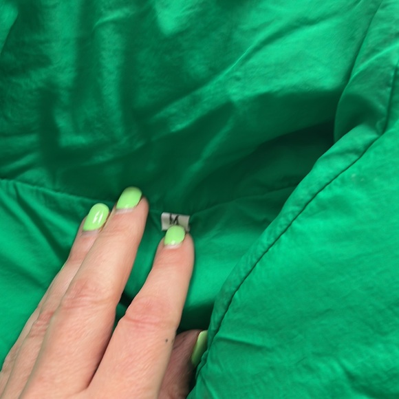 Cropped Green Puffer Vest - Picture 3 of 4